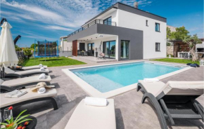 Beautiful home in Krnica with Outdoor swimming pool and 4 Bedrooms